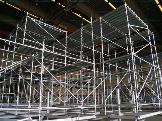 門式腳手架細心檢查，保障生命安quan！